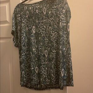 Relaxed Paisley Short Sleeve Top in Olive Green